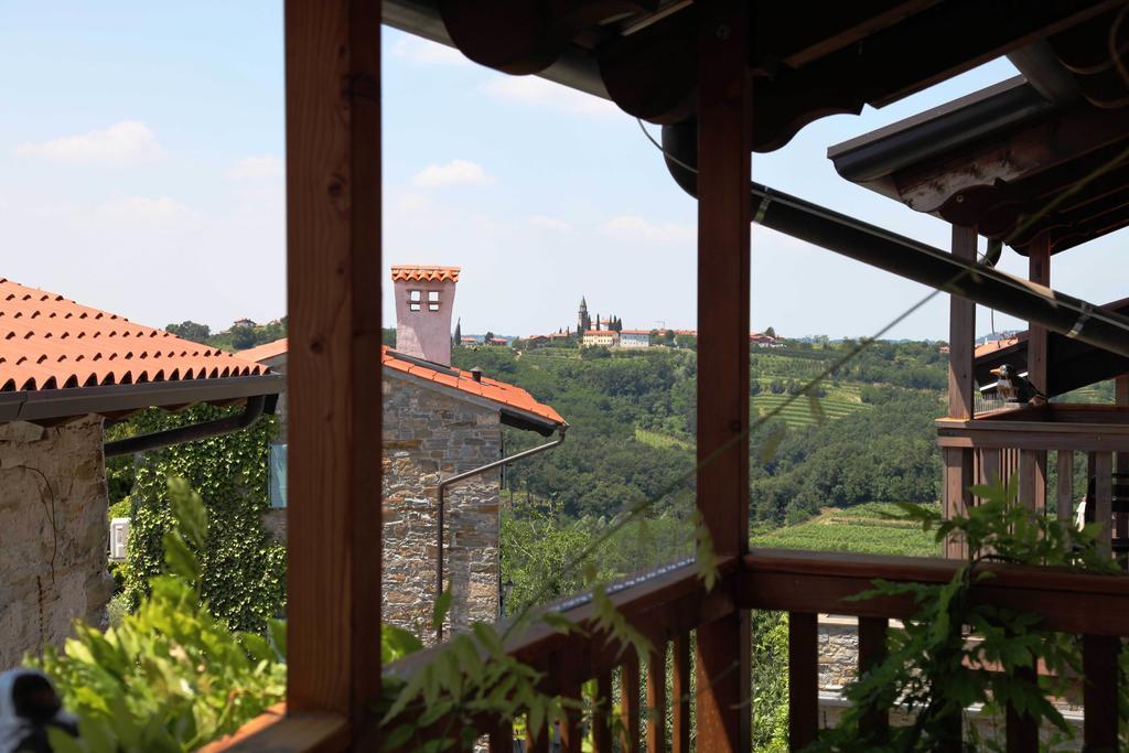 Boutique Hotel Dvor Dobrovo Quarto foto