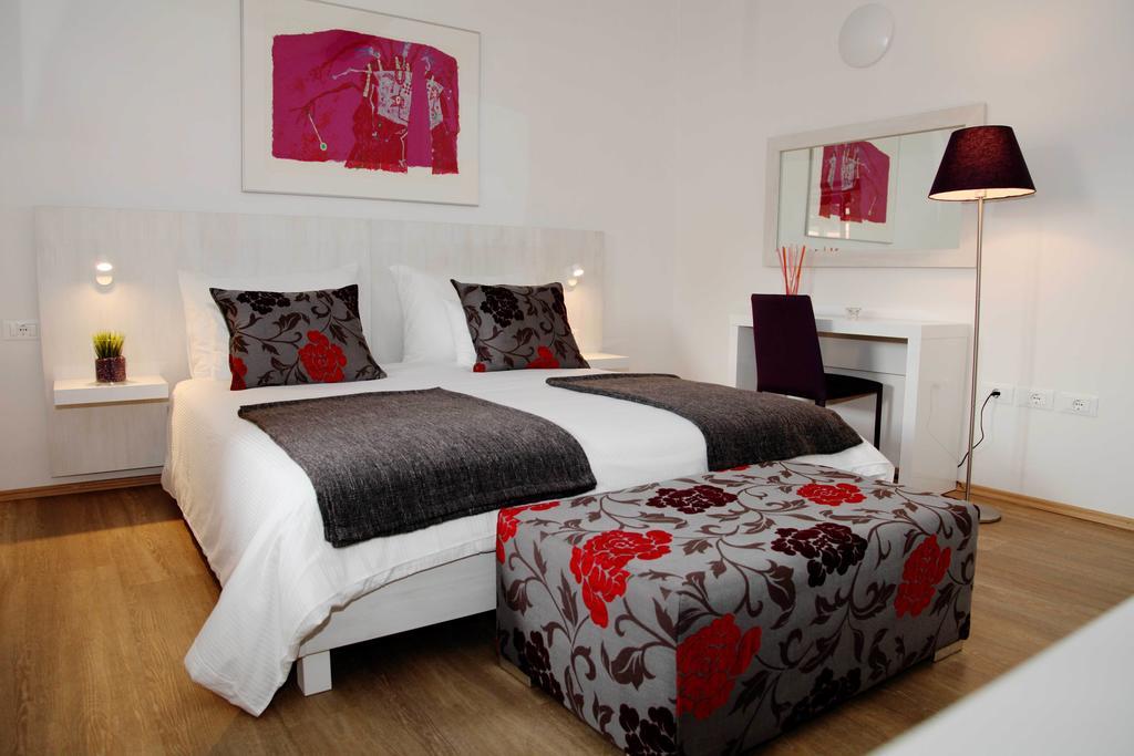 Boutique Hotel Dvor Dobrovo Quarto foto